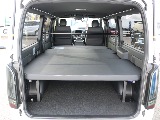 セカンドシートを倒すことでフルフラットにする事が出来る為、車中泊や遠出などで大活躍です！