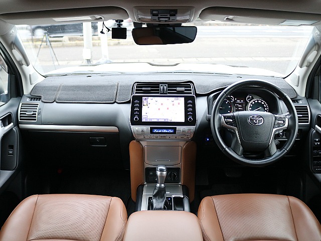 ＦＬＥＸグループは「すべての人に愛車を」をコンセプトに車種別に全国展開中！愛車と一緒に、ライフスタイルを充実させてもらいたいという思いで、ランクル仙台泉店では皆様のご要望になんでもお応えします♪