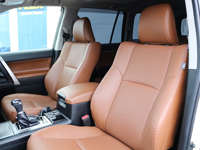 北海道～沖縄まで日本全国、遠方納車大歓迎です！現車確認が難しいお客様もご安心ください！お客様の目線に合わせ、お車のコンディション、装備品を細部までお伝えいたします！もちろん、ご自宅納車ＯＫです！