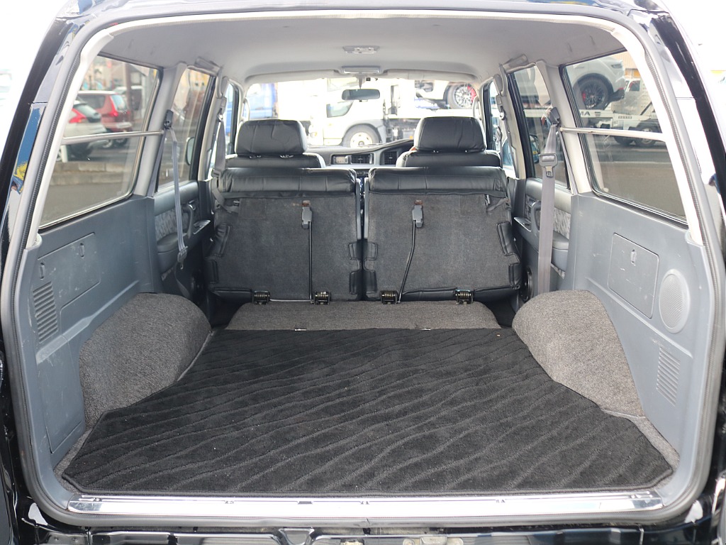 室内は専門のルームクリーニング施工済みです！小さなお子様連れのご家族様も安心してお乗りいただけます！外せる部品は外し、特殊洗剤＆専門用品で可能な限り汚れや使用感は除去します♪