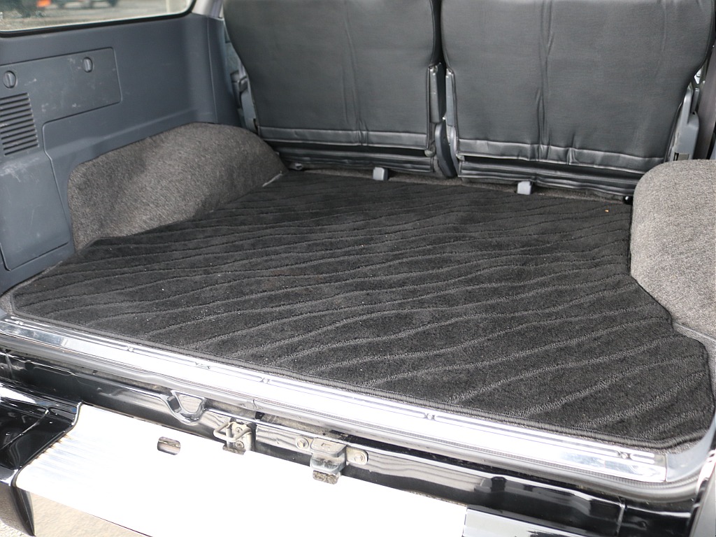 オリジナルラゲッジマットを装着！