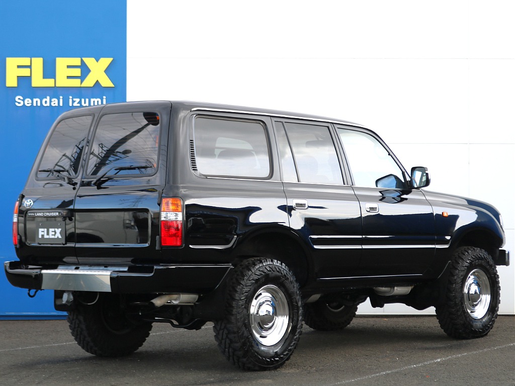 ランドクルーザーやハイエースなどを常時40台以上展示！お客様のニーズにあった最適なお車をご提案させていただきます。ご来店の際はお気軽にお問合わせください！