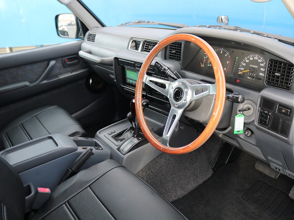 ＦＬＥＸグループは「すべての人に愛車を」をコンセプトに車種別に全国展開中！愛車と一緒に、ライフスタイルを充実させてもらいたいという思いで、ランクル仙台泉店では皆様のご要望になんでもお応えします♪