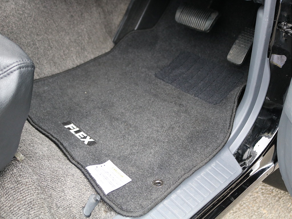 ＦＬＥＸグループは「すべての人に愛車を」をコンセプトに車種別に全国展開中！愛車と一緒に、ライフスタイルを充実させてもらいたいという思いで、ランクル仙台泉店では皆様のご要望になんでもお応えします♪