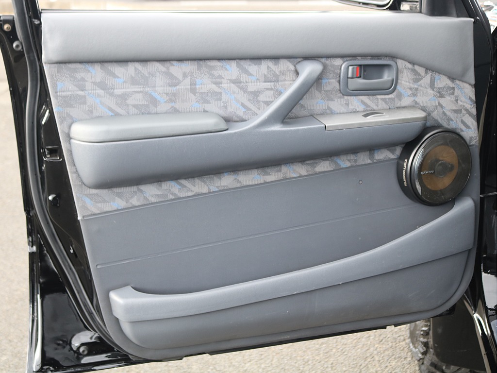 ＦＬＥＸグループは「すべての人に愛車を」をコンセプトに車種別に全国展開中！愛車と一緒に、ライフスタイルを充実させてもらいたいという思いで、ランクル仙台泉店では皆様のご要望になんでもお応えします♪