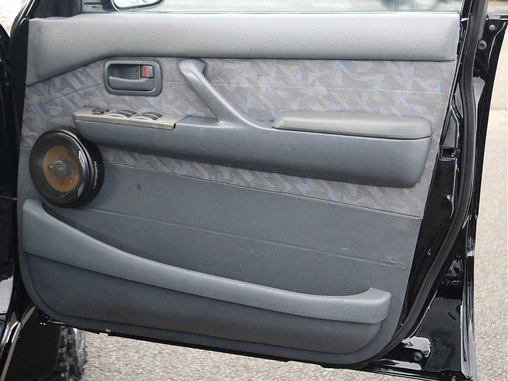 ＦＬＥＸグループは「すべての人に愛車を」をコンセプトに車種別に全国展開中！愛車と一緒に、ライフスタイルを充実させてもらいたいという思いで、ランクル仙台泉店では皆様のご要望になんでもお応えします♪