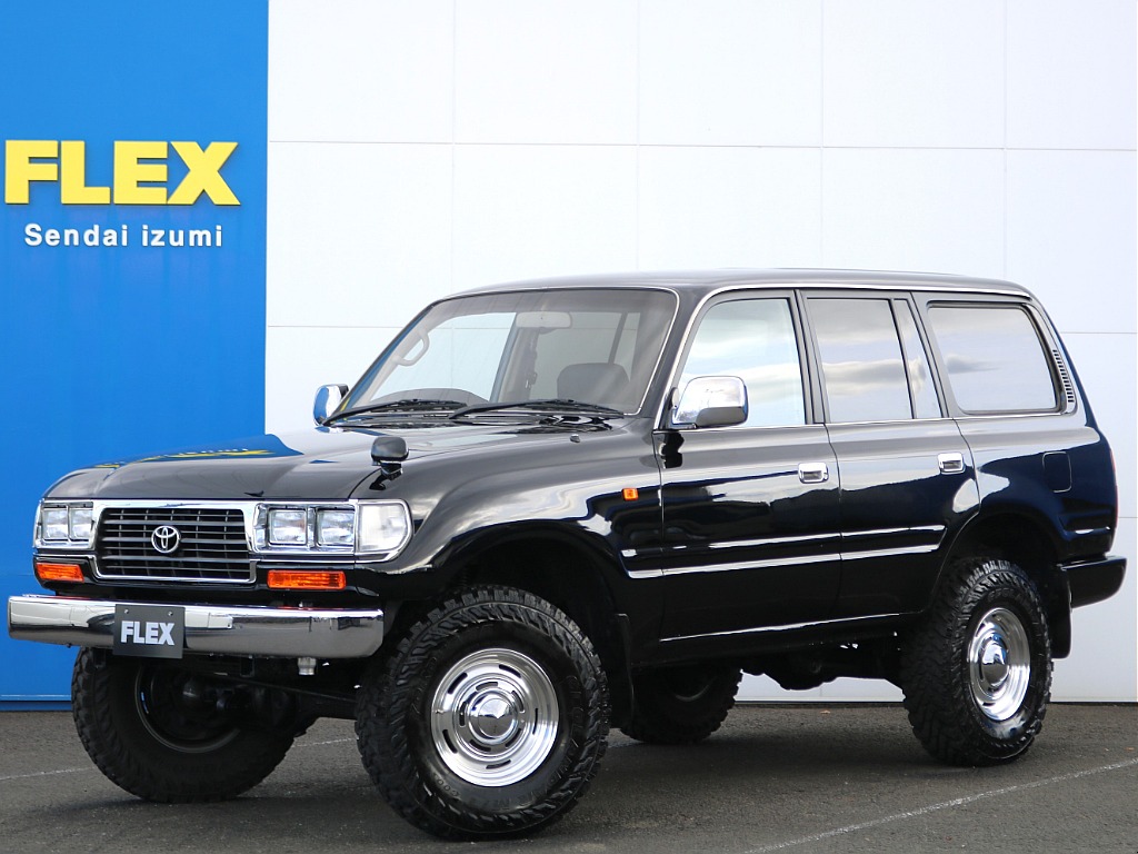 平成7年式ランドクルーザー80！希少なGXグレードが買取にて緊急入庫いたしました！角目4灯のヘッドライトにメッキバンパーとカスタム多数の車両となっております♪