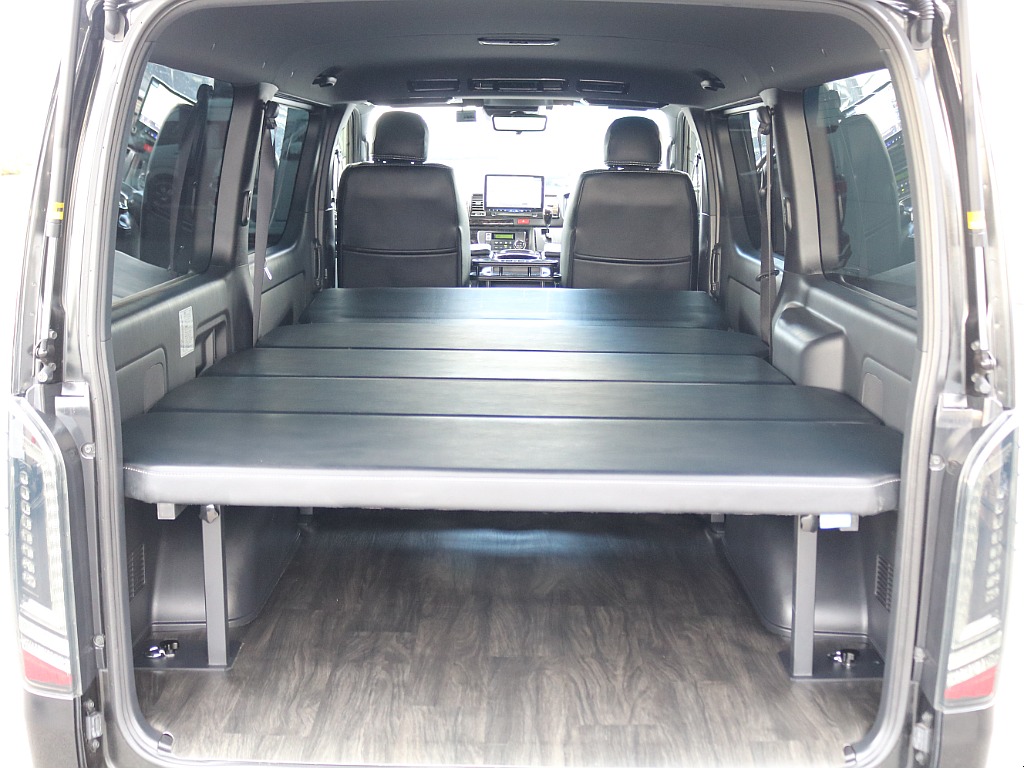 ベッドキットも装備済みですので車中泊や休憩等で大活躍します♪