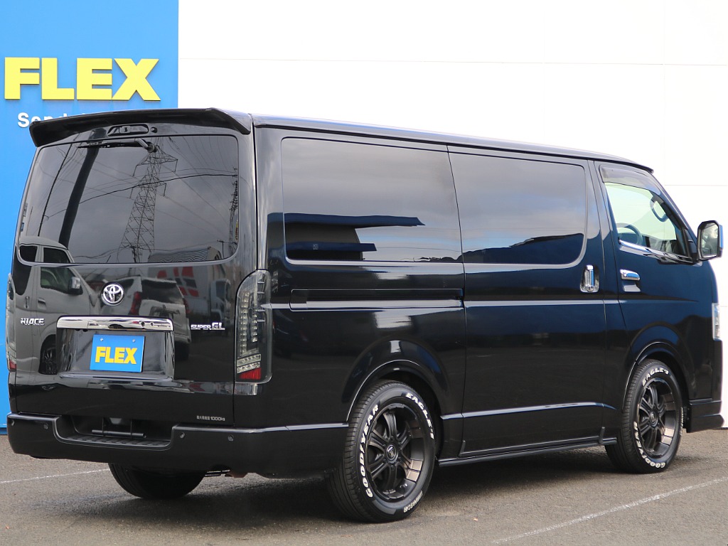 人気のブラックカラーで引き締まりカスタムパーツ多数装備しカッコよく仕上がっております♪