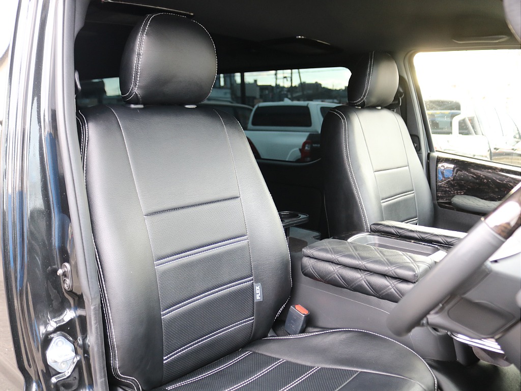 黒革調シートカバーを装着済み♪内装もカッコよく仕上がっております♪