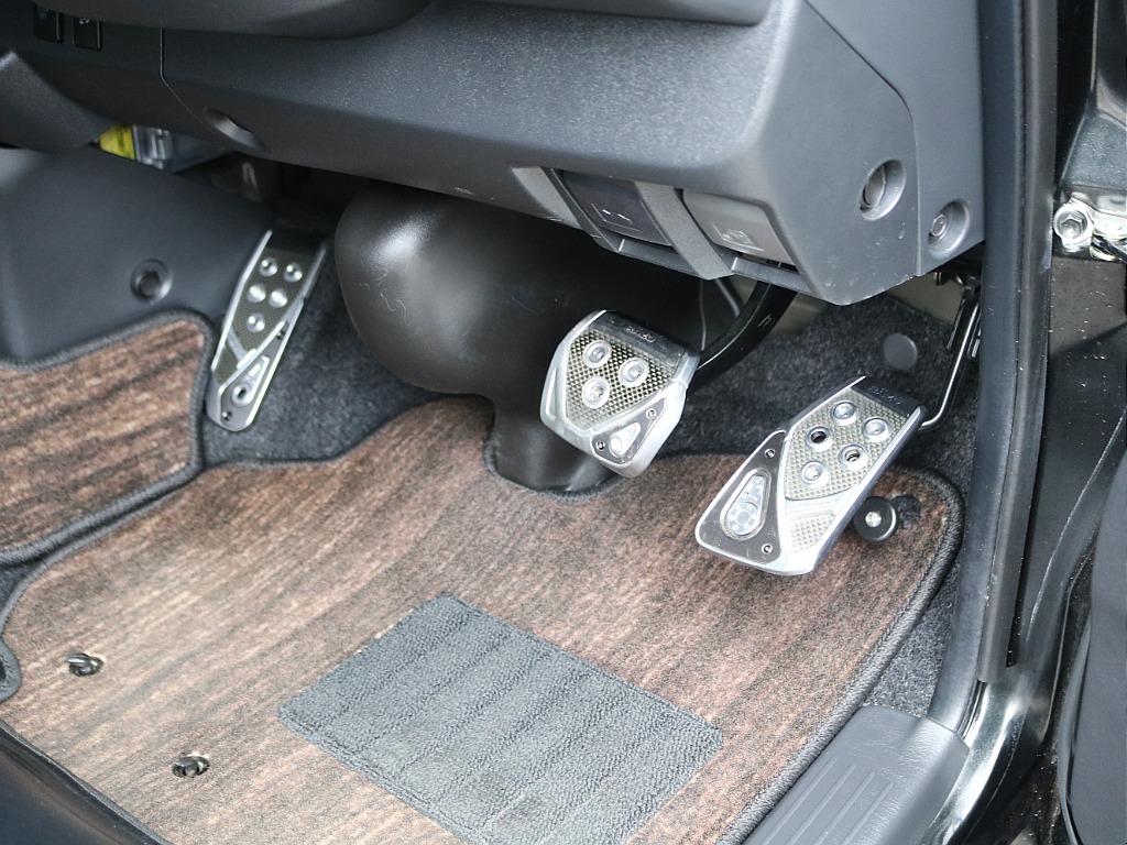 ＦＬＥＸグループは「すべての人に愛車を」をコンセプトに車種別に全国展開中！愛車と一緒に、ライフスタイルを充実させてもらいたいという思いで、ランクル仙台泉店では皆様のご要望になんでもお応えします♪