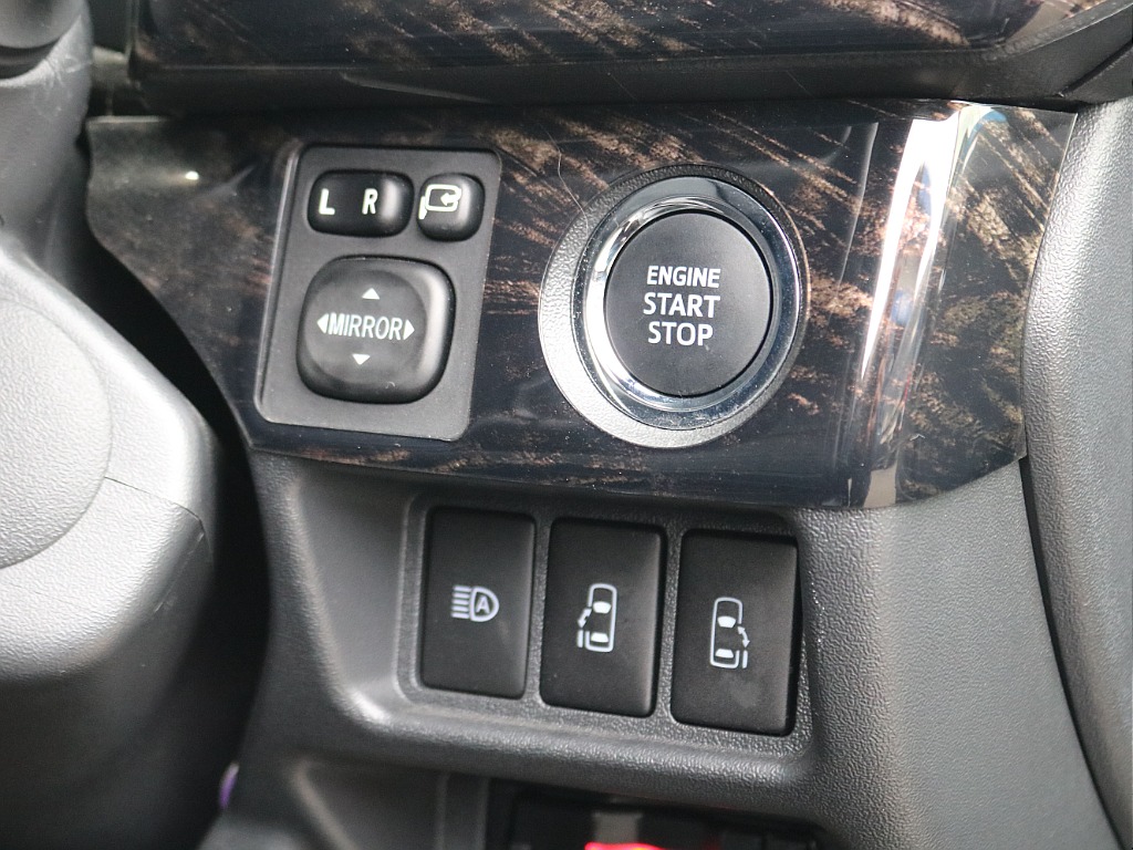 人気の両側パワースライドドアも完備しております♪