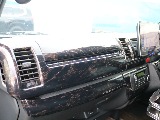 マホガニー調インテリアパネルセットを装備済み♪車内の雰囲気もガラリと変わります♪
