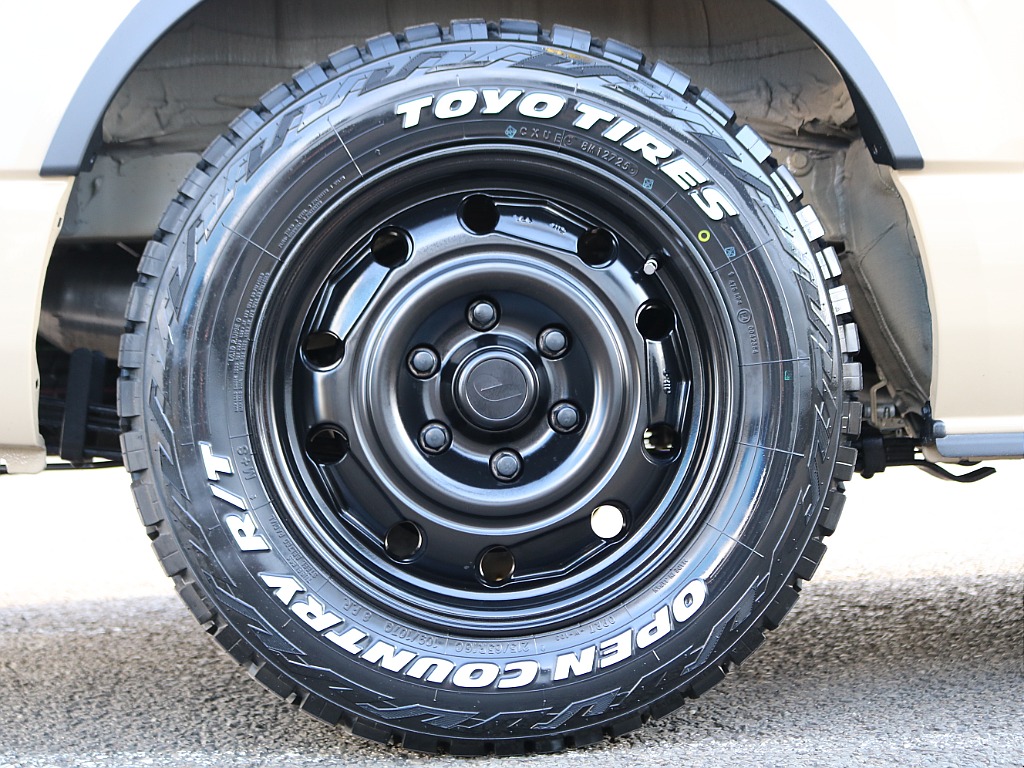 トヨタ ハイエースバン(5枚目)