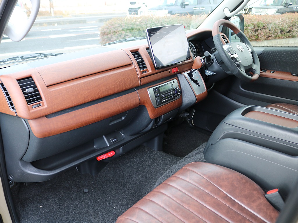 ＦＬＥＸグループは「すべての人に愛車を」をコンセプトに車種別に全国展開中！愛車と一緒に、ライフスタイルを充実させてもらいたいという思いで、ランクル仙台泉店では皆様のご要望になんでもお応えします♪