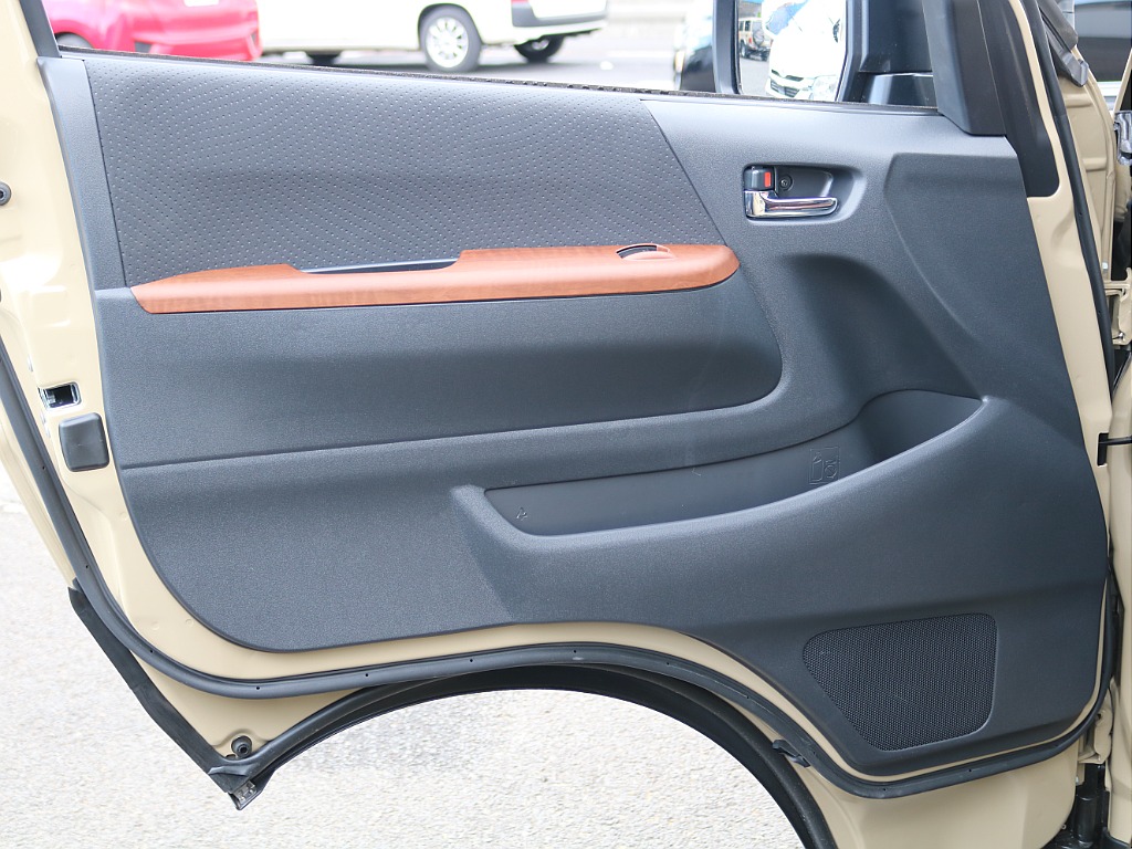 ＦＬＥＸグループは「すべての人に愛車を」をコンセプトに車種別に全国展開中！愛車と一緒に、ライフスタイルを充実させてもらいたいという思いで、ランクル仙台泉店では皆様のご要望になんでもお応えします♪