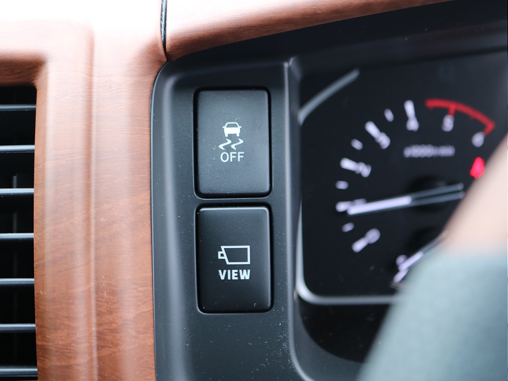 ＦＬＥＸグループは「すべての人に愛車を」をコンセプトに車種別に全国展開中！愛車と一緒に、ライフスタイルを充実させてもらいたいという思いで、ランクル仙台泉店では皆様のご要望になんでもお応えします♪