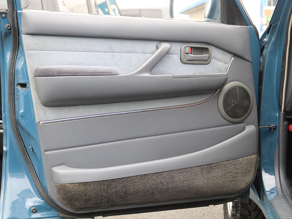 ＦＬＥＸグループは「すべての人に愛車を」をコンセプトに車種別に全国展開中！愛車と一緒に、ライフスタイルを充実させてもらいたいという思いで、ランクル仙台泉店では皆様のご要望になんでもお応えします♪