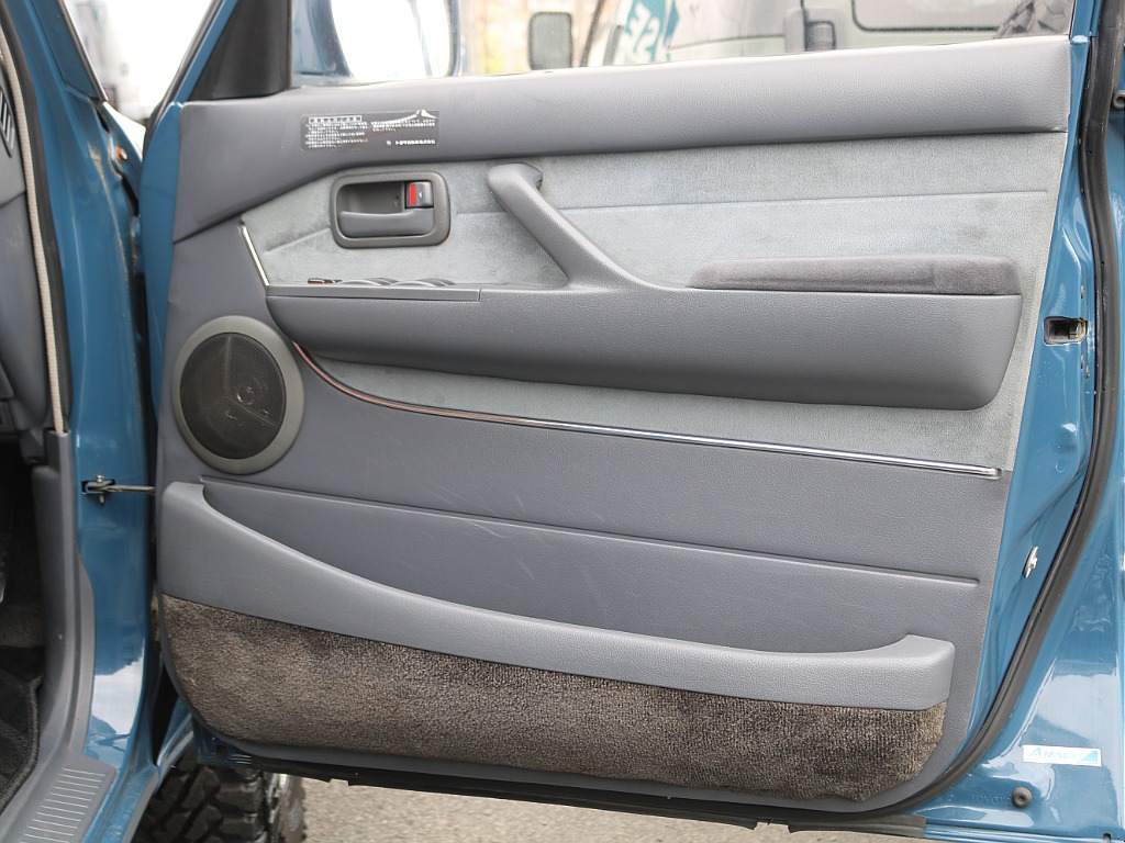 ＦＬＥＸグループは「すべての人に愛車を」をコンセプトに車種別に全国展開中！愛車と一緒に、ライフスタイルを充実させてもらいたいという思いで、ランクル仙台泉店では皆様のご要望になんでもお応えします♪