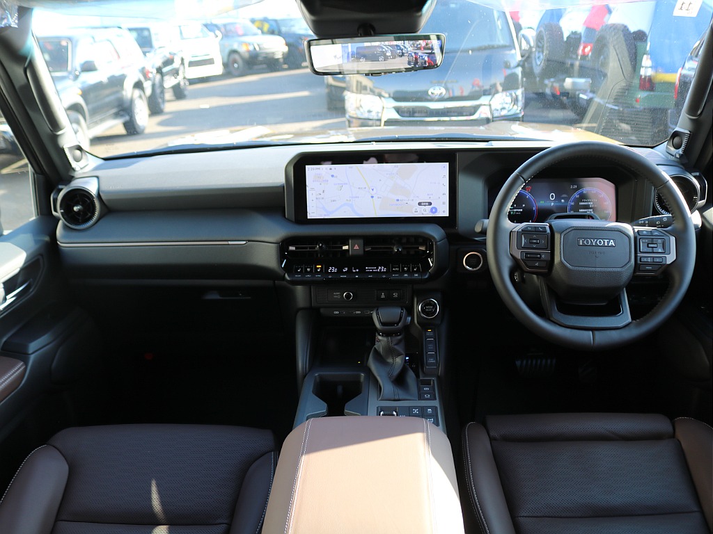 最上級グレードということもあり嬉しい機能が多数標準装備されています♪