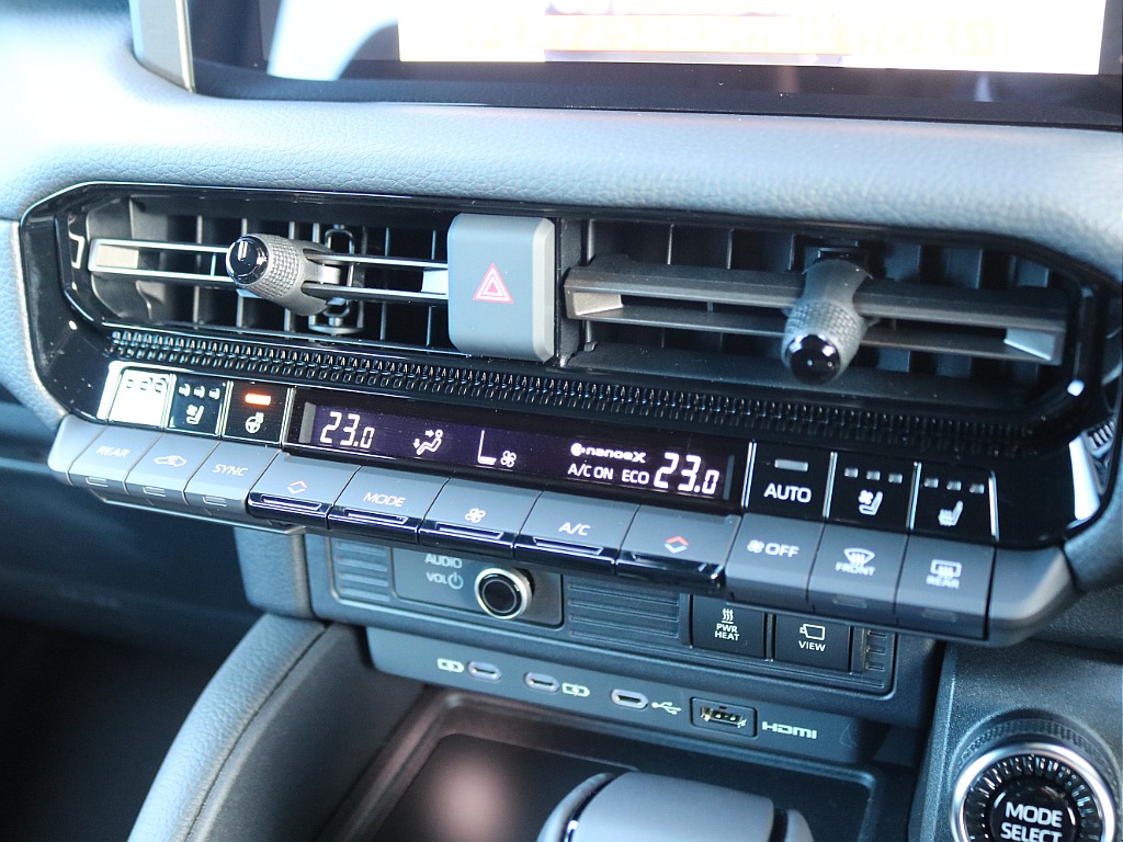 空調にはナノイーX機能を搭載しておりますので綺麗な車内空間を保てます♪