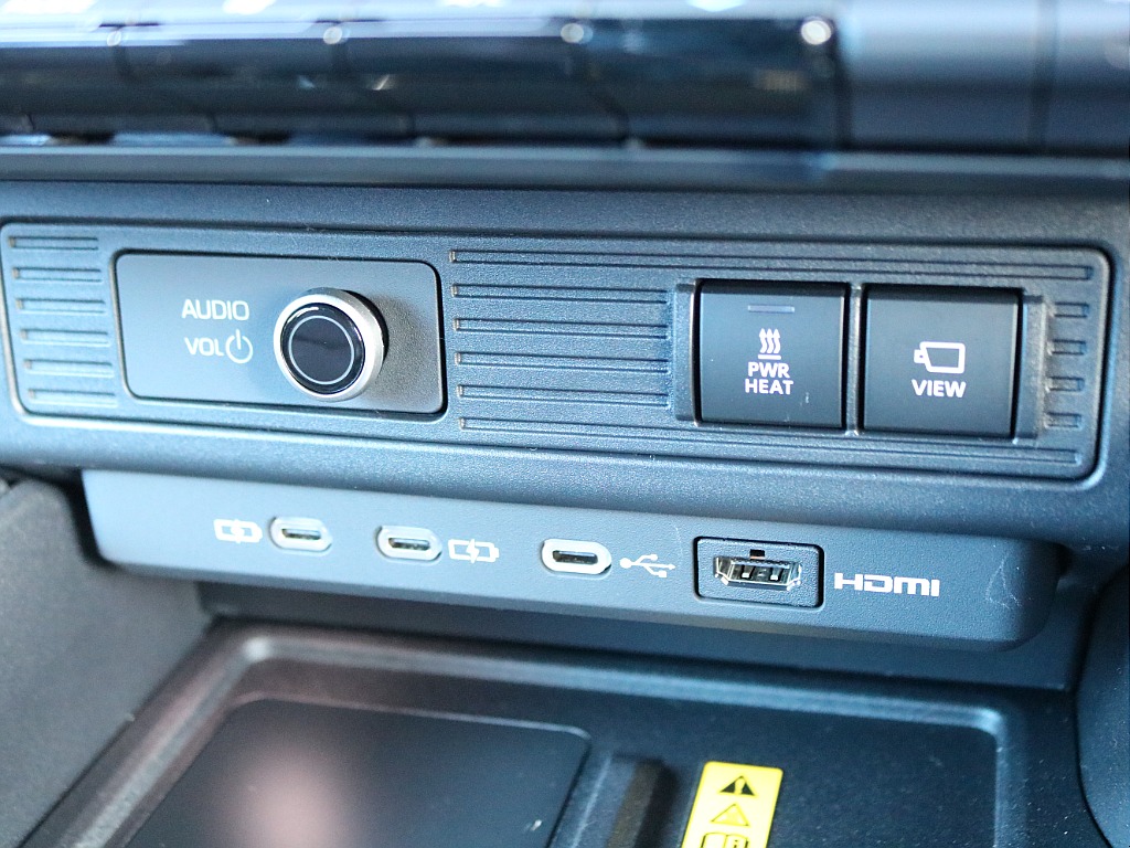 HDMIポートが装備されておりますのでYouTubeなども視聴できます♪