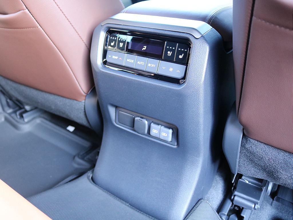 ＦＬＥＸグループは「すべての人に愛車を」をコンセプトに車種別に全国展開中！愛車と一緒に、ライフスタイルを充実させてもらいたいという思いで、ランクル仙台泉店では皆様のご要望になんでもお応えします♪