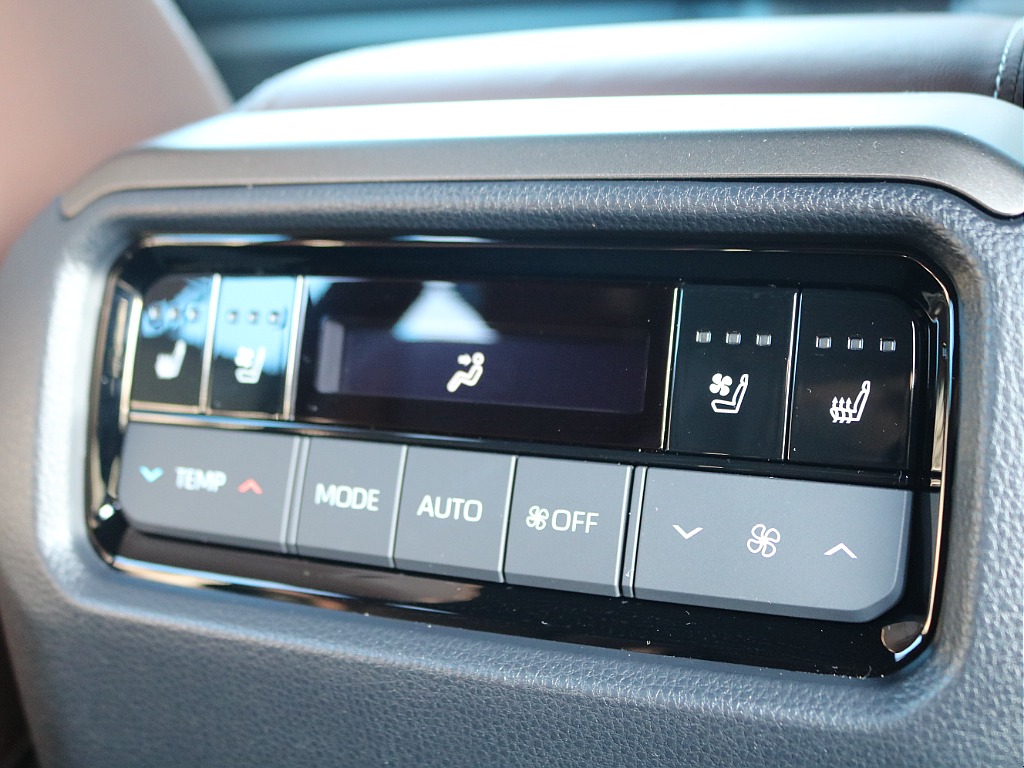 ＦＬＥＸグループは「すべての人に愛車を」をコンセプトに車種別に全国展開中！愛車と一緒に、ライフスタイルを充実させてもらいたいという思いで、ランクル仙台泉店では皆様のご要望になんでもお応えします♪