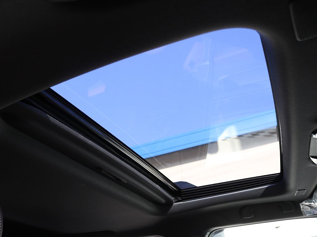 ＦＬＥＸグループは「すべての人に愛車を」をコンセプトに車種別に全国展開中！愛車と一緒に、ライフスタイルを充実させてもらいたいという思いで、ランクル仙台泉店では皆様のご要望になんでもお応えします♪