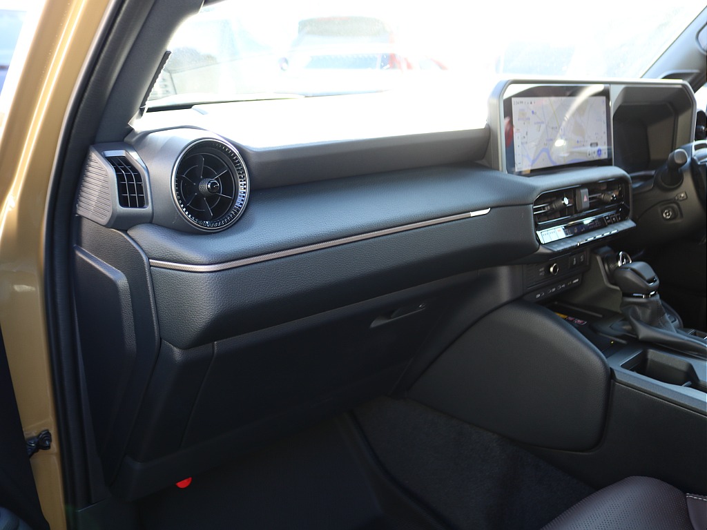 ＦＬＥＸグループは「すべての人に愛車を」をコンセプトに車種別に全国展開中！愛車と一緒に、ライフスタイルを充実させてもらいたいという思いで、ランクル仙台泉店では皆様のご要望になんでもお応えします♪