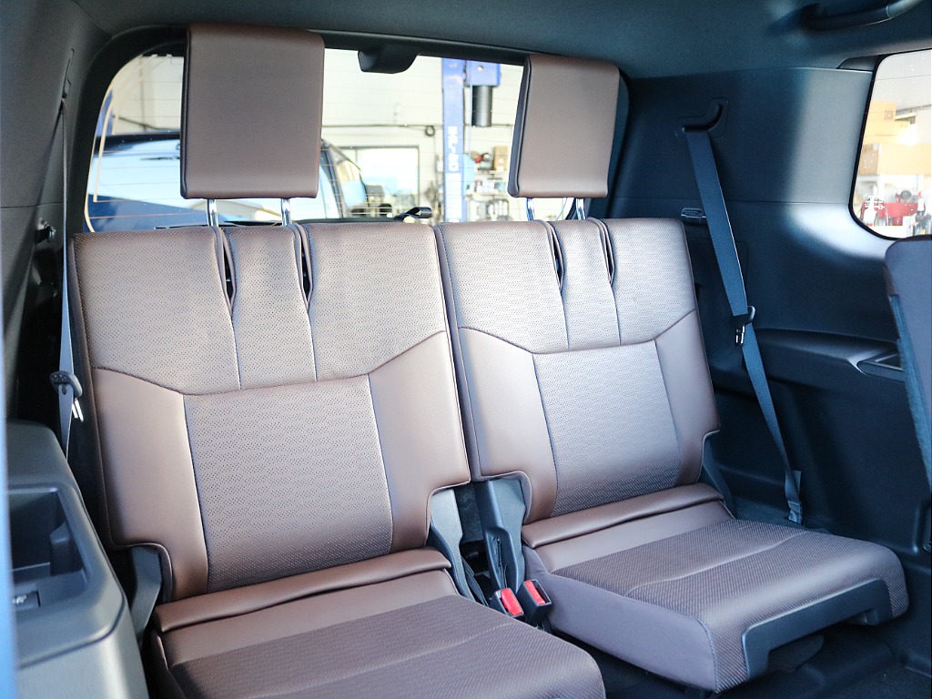7人乗りですので3列目までシートがあります♪