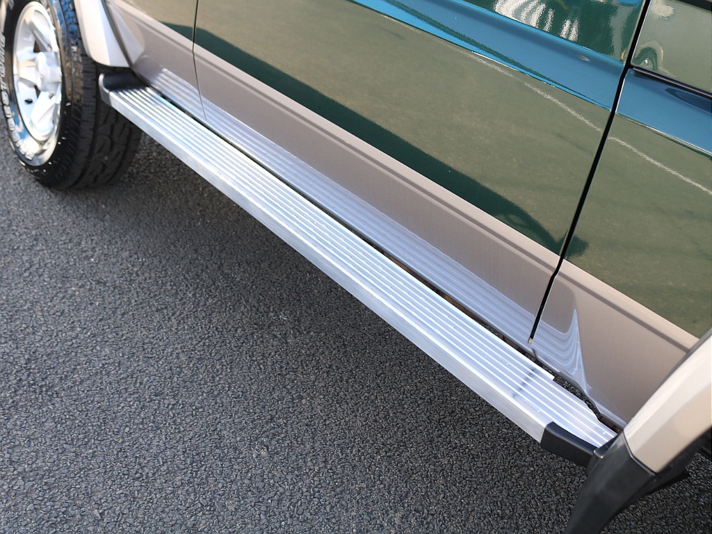 ＦＬＥＸグループは「すべての人に愛車を」をコンセプトに車種別に全国展開中！愛車と一緒に、ライフスタイルを充実させてもらいたいという思いで、ランクル仙台泉店では皆様のご要望になんでもお応えします♪