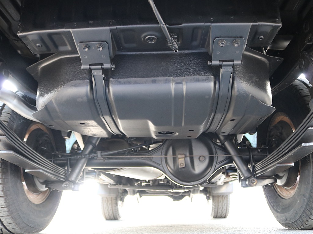 北海道～沖縄まで日本全国、遠方納車大歓迎です！現車確認が難しいお客様もご安心ください！お客様の目線に合わせ、お車のコンディション、装備品を細部までお伝えいたします！もちろん、ご自宅納車ＯＫです！