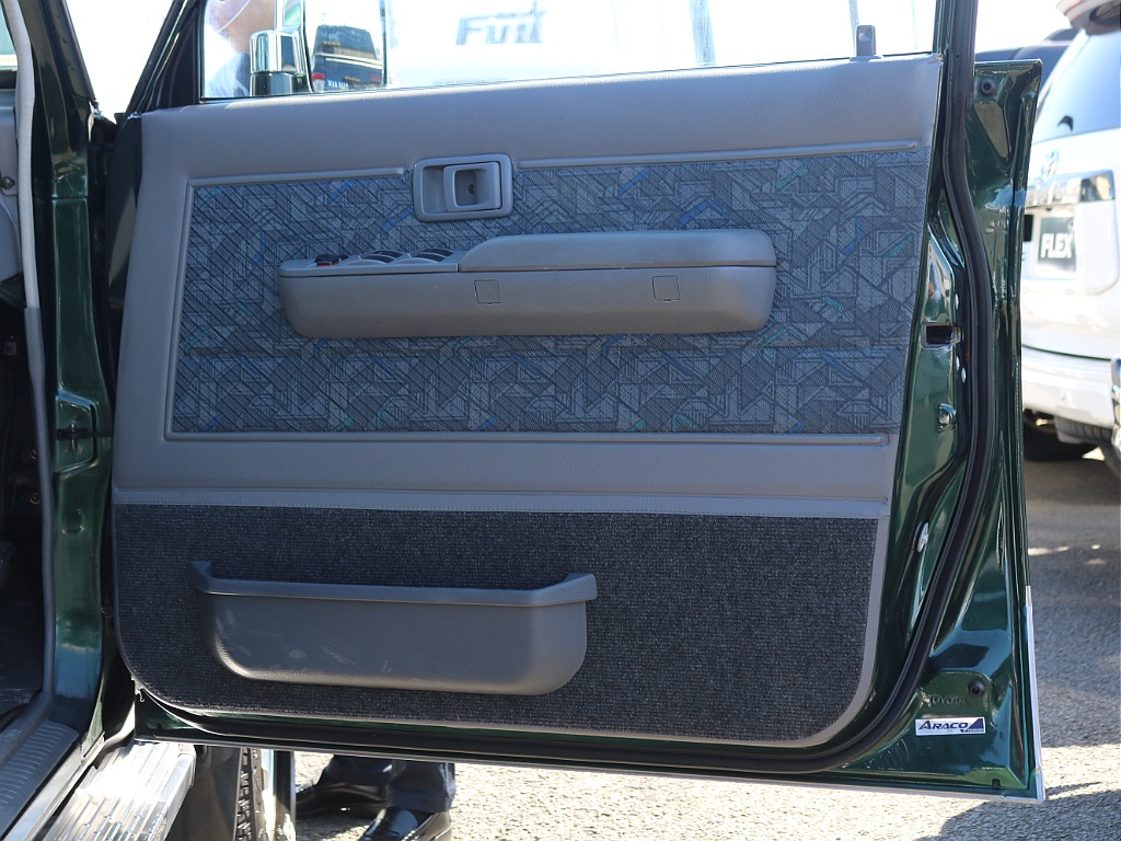 ＦＬＥＸグループは「すべての人に愛車を」をコンセプトに車種別に全国展開中！愛車と一緒に、ライフスタイルを充実させてもらいたいという思いで、ランクル仙台泉店では皆様のご要望になんでもお応えします♪