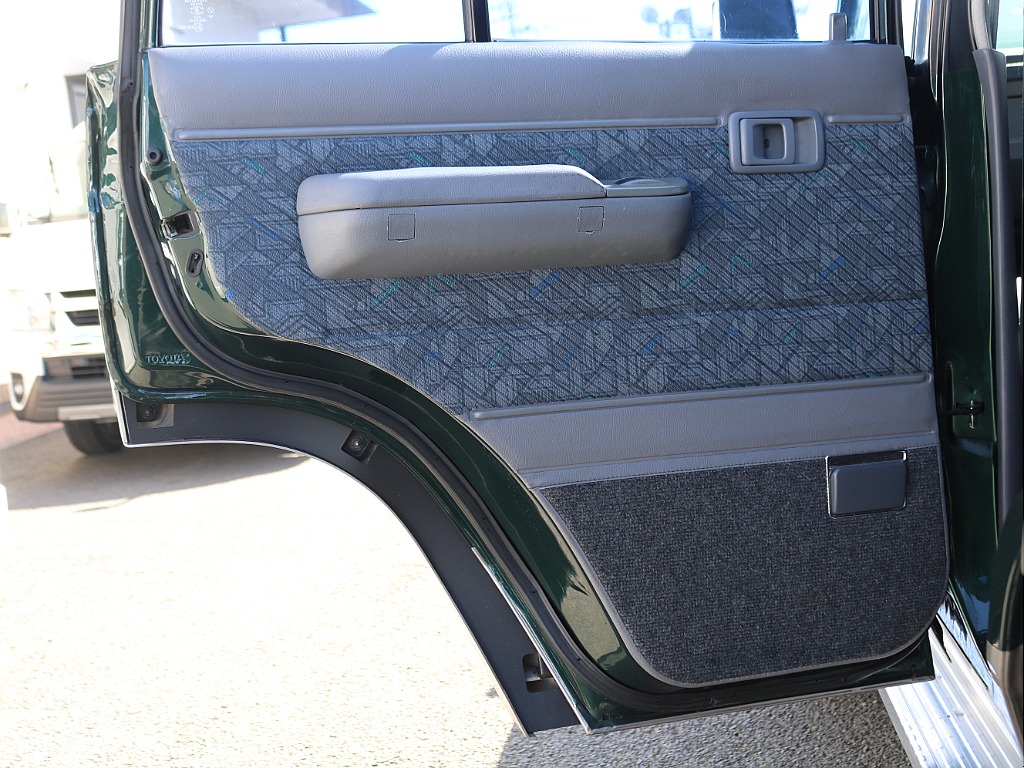 ＦＬＥＸグループは「すべての人に愛車を」をコンセプトに車種別に全国展開中！愛車と一緒に、ライフスタイルを充実させてもらいたいという思いで、ランクル仙台泉店では皆様のご要望になんでもお応えします♪