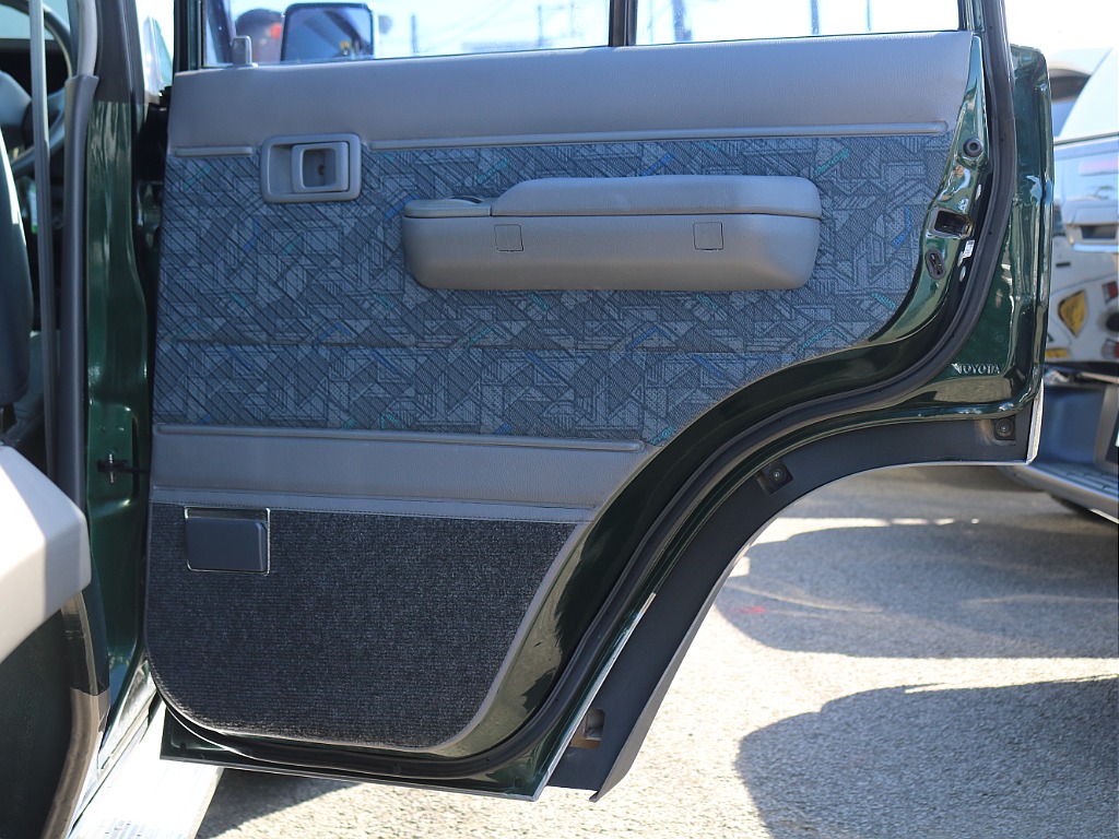 ＦＬＥＸグループは「すべての人に愛車を」をコンセプトに車種別に全国展開中！愛車と一緒に、ライフスタイルを充実させてもらいたいという思いで、ランクル仙台泉店では皆様のご要望になんでもお応えします♪