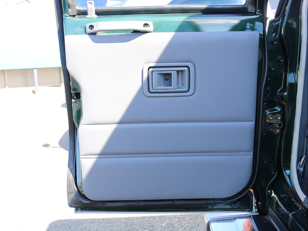 ＦＬＥＸグループは「すべての人に愛車を」をコンセプトに車種別に全国展開中！愛車と一緒に、ライフスタイルを充実させてもらいたいという思いで、ランクル仙台泉店では皆様のご要望になんでもお応えします♪