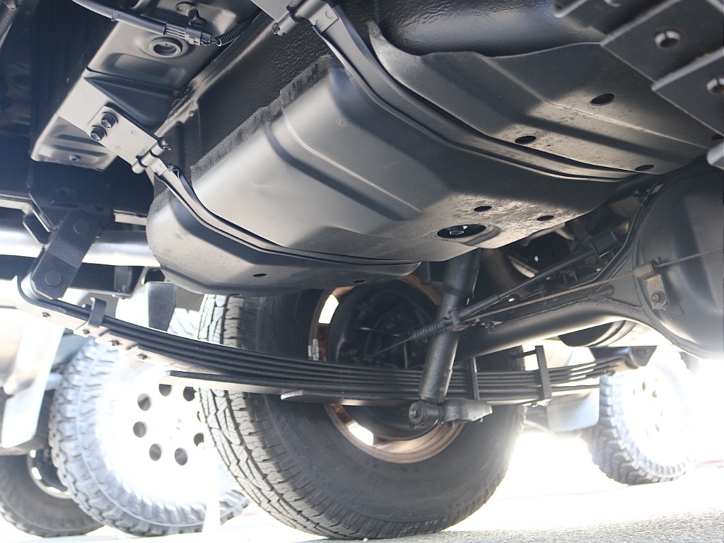 実際にご来店が難しい、遠方にお住まいのお客様もご安心ください！お電話やメールにてお車のご説明、ご覧になりたい箇所の追加画像、お見積書の郵送、と当店スタッフが丁寧に対応させていただきます♪