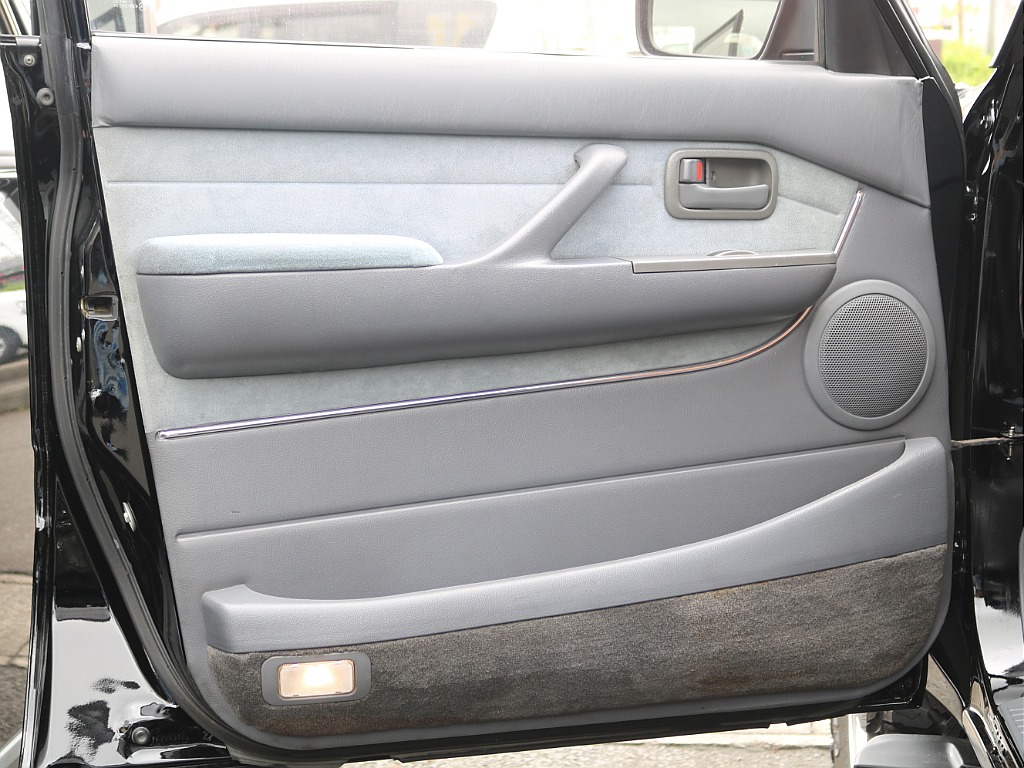 ＦＬＥＸグループは「すべての人に愛車を」をコンセプトに車種別に全国展開中！愛車と一緒に、ライフスタイルを充実させてもらいたいという思いで、ランクル仙台泉店では皆様のご要望になんでもお応えします♪