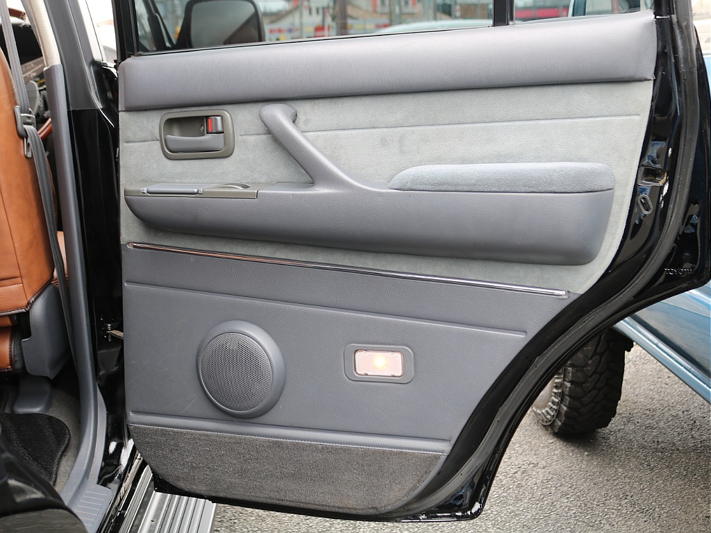 ＦＬＥＸグループは「すべての人に愛車を」をコンセプトに車種別に全国展開中！愛車と一緒に、ライフスタイルを充実させてもらいたいという思いで、ランクル仙台泉店では皆様のご要望になんでもお応えします♪