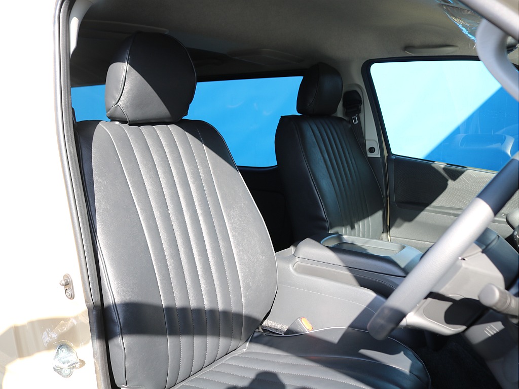 クラシックシートカバーを装着済み♪シンプルで大人な雰囲気♪
