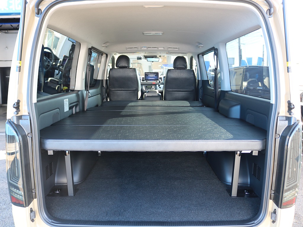 広大な荷室空間♪車中泊やキャンプ・アウトドアで大活躍な1台♪