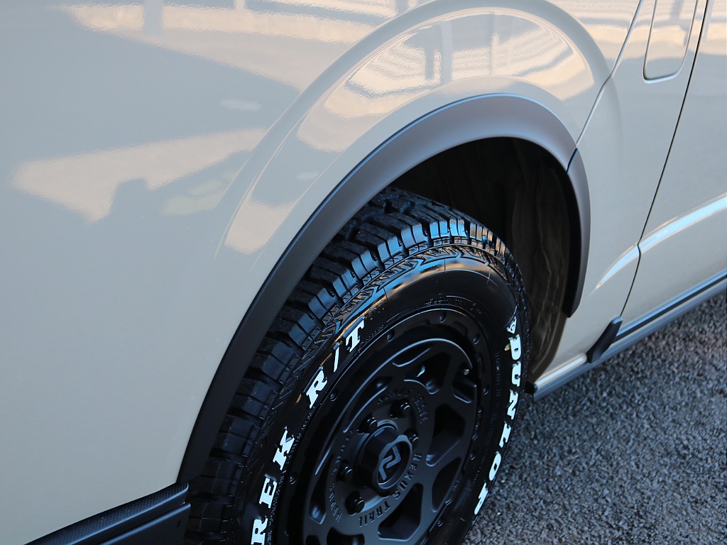 マットブラックのオーバーフェンダーを装着済み♪