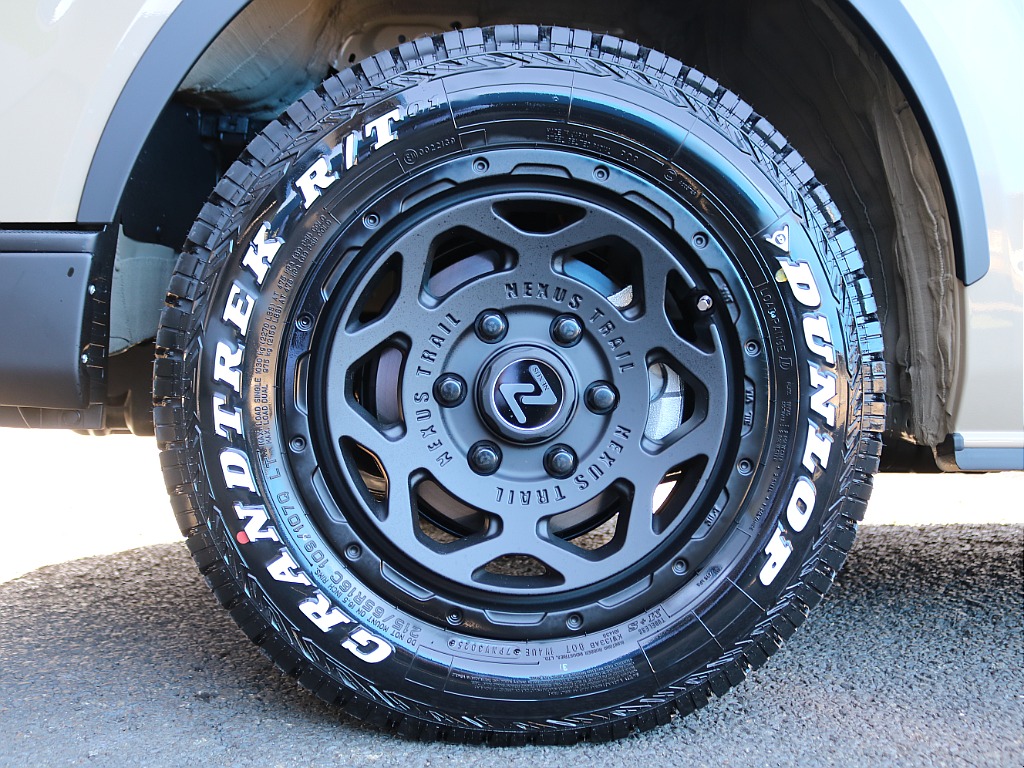 足元はNT-1  16インチAWにダンロップGRANDTREKタイヤを装着済み♪