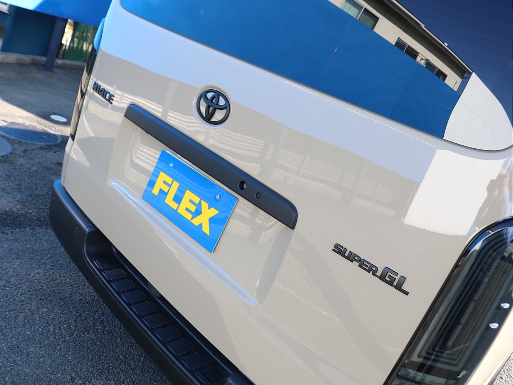 リアガーニッシュ・エンブレム等もマットブラック塗装済み♪