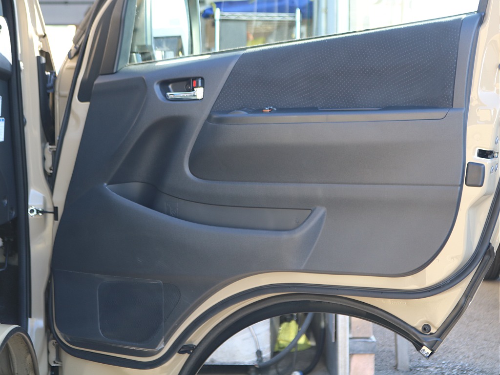 ＦＬＥＸグループは「すべての人に愛車を」をコンセプトに車種別に全国展開中！愛車と一緒に、ライフスタイルを充実させてもらいたいという思いで、ランクル仙台泉店では皆様のご要望になんでもお応えします♪