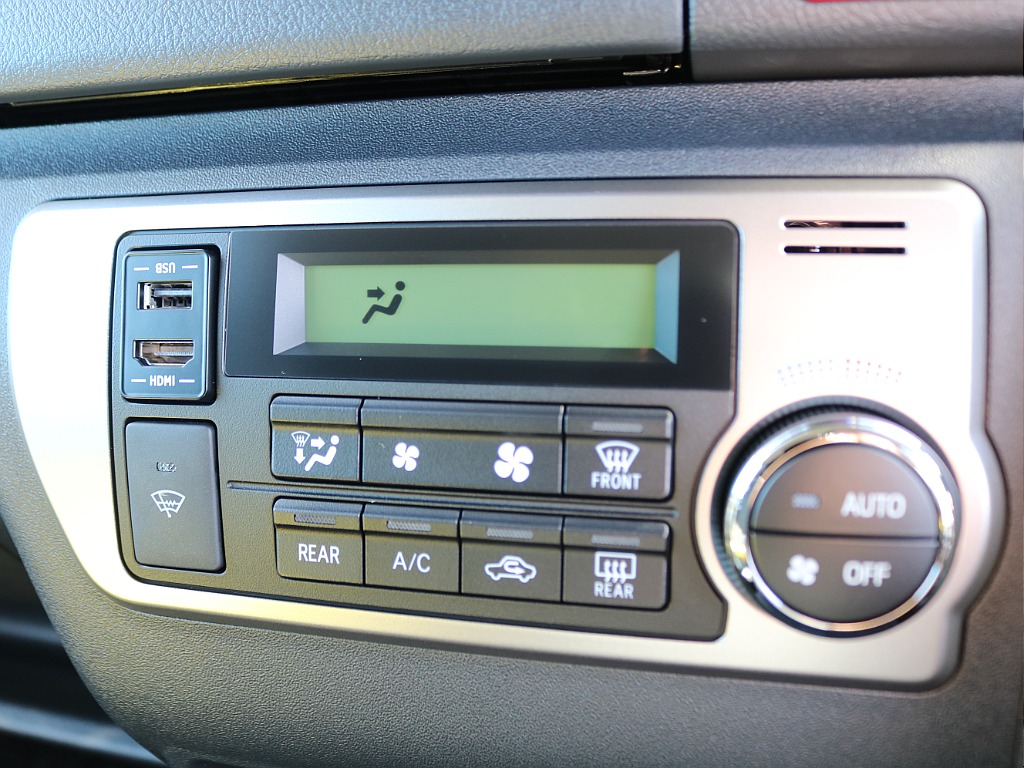 北海道～沖縄まで日本全国、遠方納車大歓迎です！現車確認が難しいお客様もご安心ください！お客様の目線に合わせ、お車のコンディション、装備品を細部までお伝えいたします！もちろん、ご自宅納車ＯＫです！