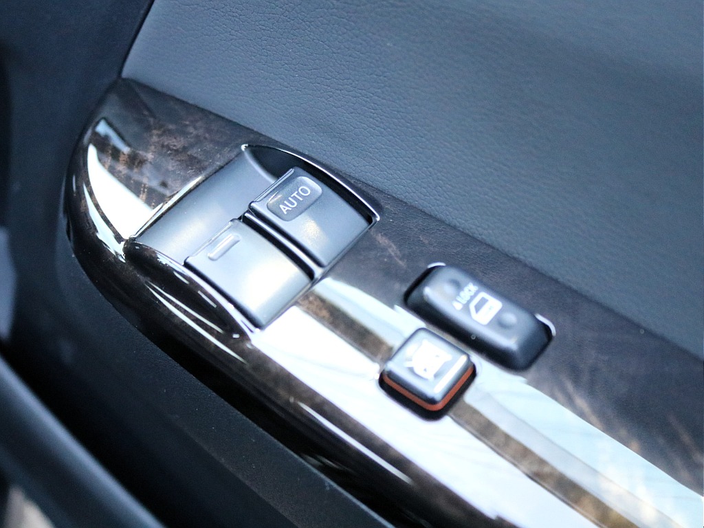 ＦＬＥＸグループは「すべての人に愛車を」をコンセプトに車種別に全国展開中！愛車と一緒に、ライフスタイルを充実させてもらいたいという思いで、ランクル仙台泉店では皆様のご要望になんでもお応えします♪