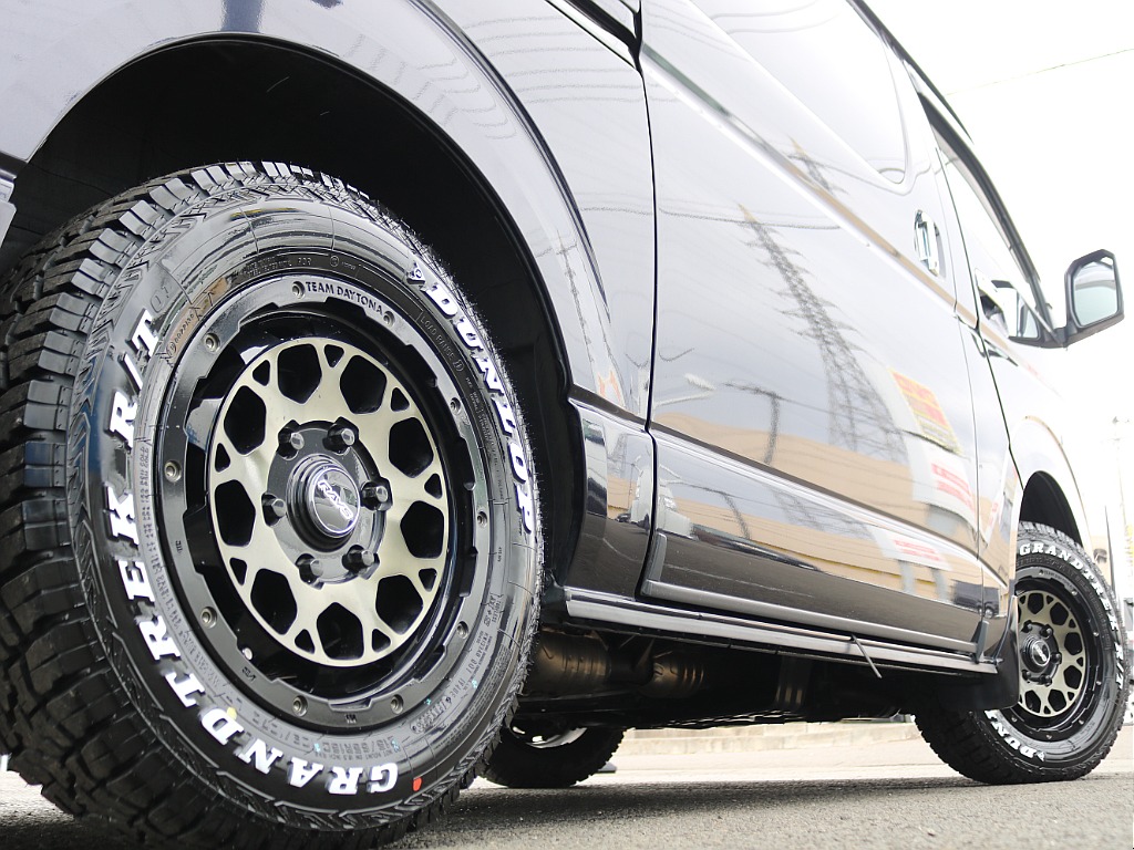 トヨタ ハイエースバン(4枚目)