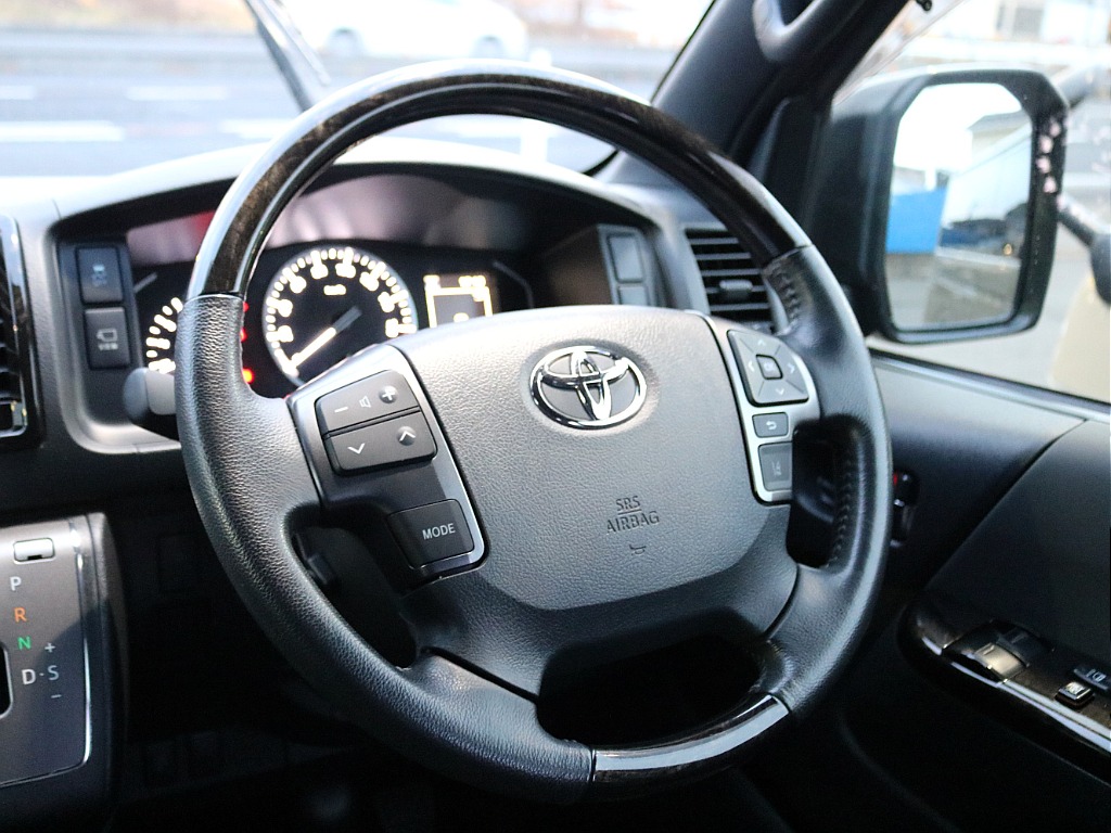 ＦＬＥＸグループは「すべての人に愛車を」をコンセプトに車種別に全国展開中！愛車と一緒に、ライフスタイルを充実させてもらいたいという思いで、ランクル仙台泉店では皆様のご要望になんでもお応えします♪